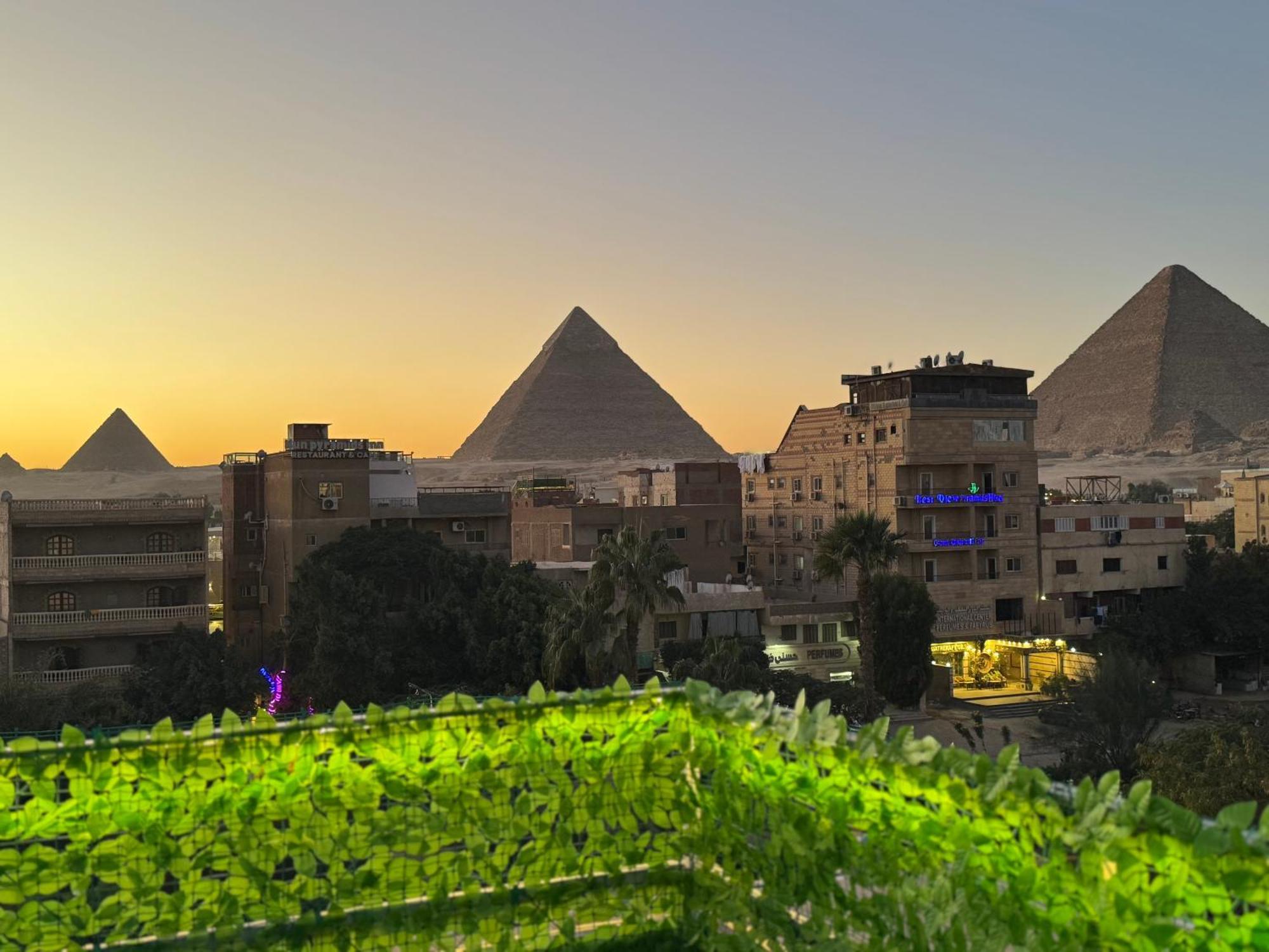 Отель Nefertiti Pyramids View Каир Экстерьер фото